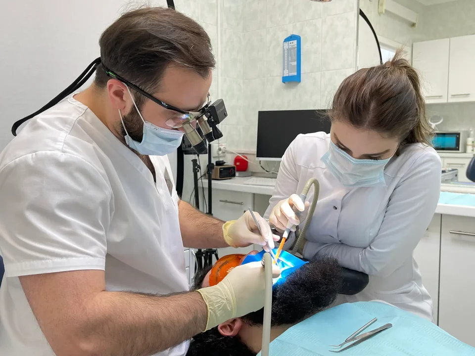 Восстановление десен: обзор современных методик наращивания