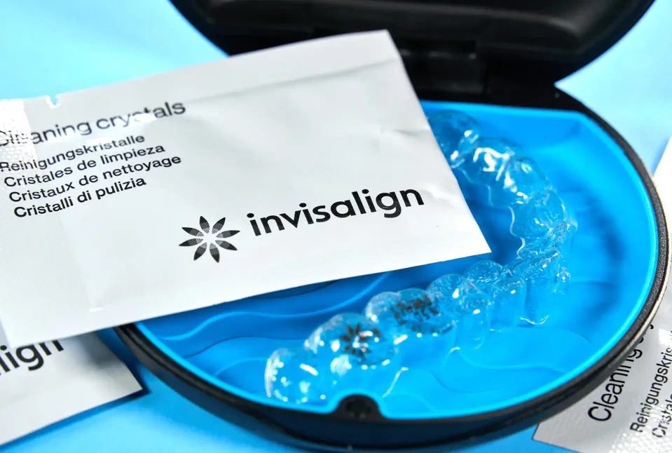 Плюсы и минусы элайнеров Invisalign
